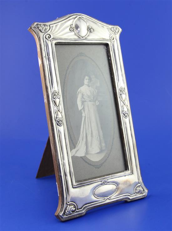 An Edwardian Art Nouveau repousse silver photograph frame, 11.25in.